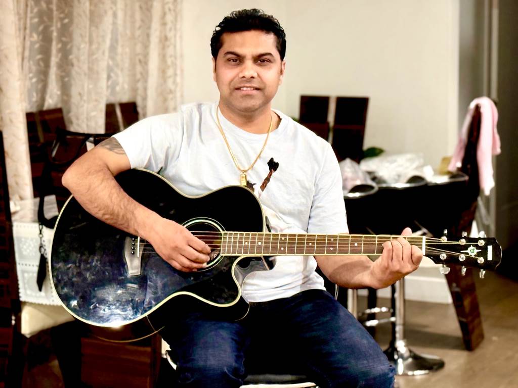 Melodious singer Mike Washington